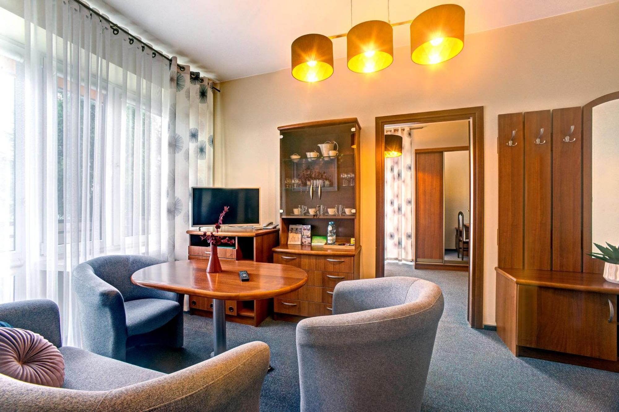 Hotel Kzzg W Polsce, Gornicze Sanatorium Zwiazkowe "Gornik" Iwonicz-Zdrój Esterno foto